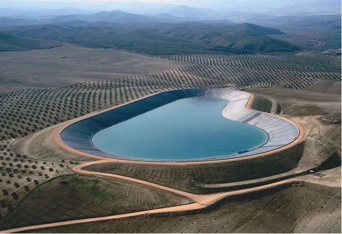 بررسی ضخامت ژئوممبران HDPE برای استخر